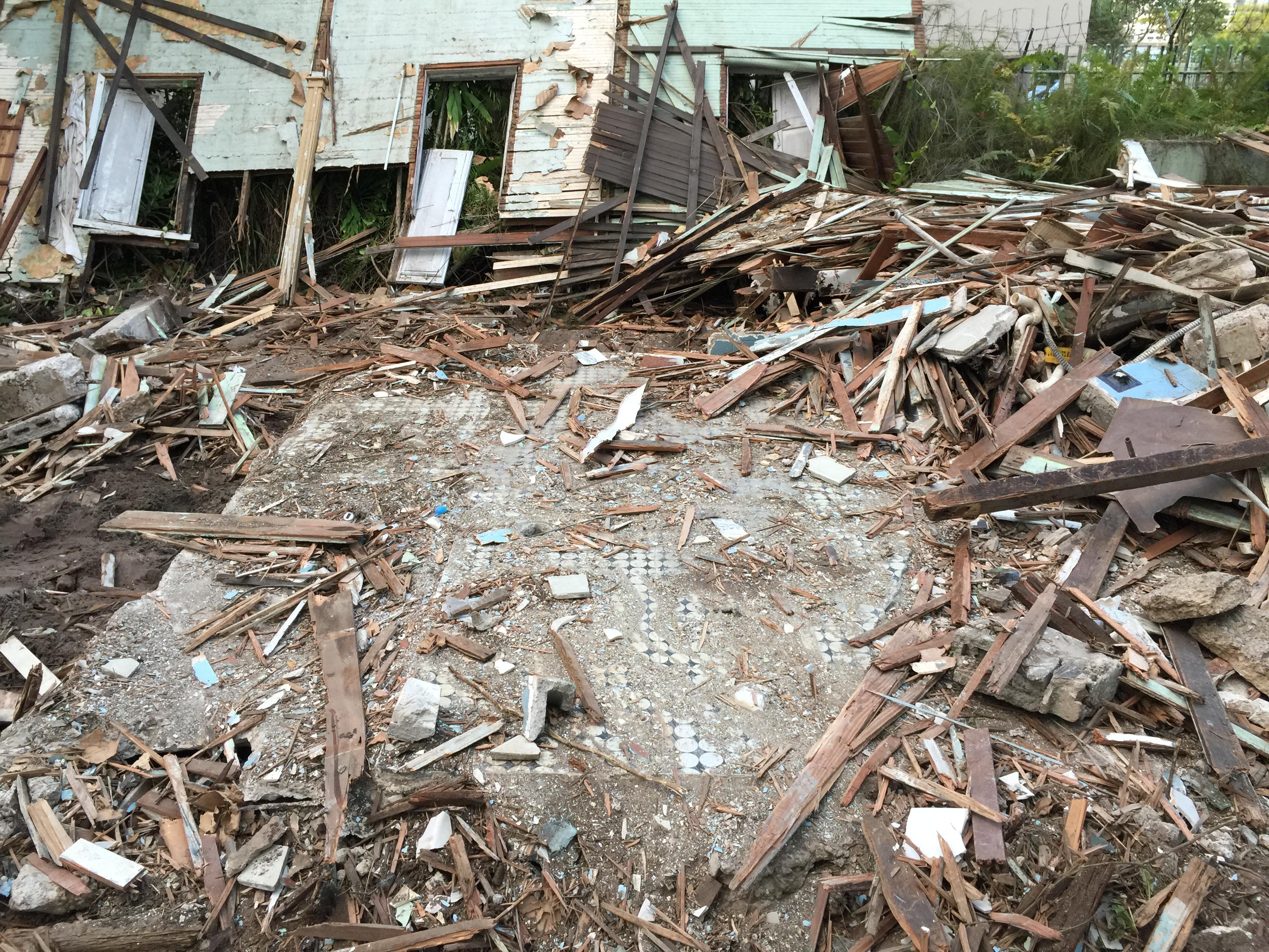 Demolición Casa en la Calle Cuevillas 557 - San Juan (Miramar) - 2015 00007